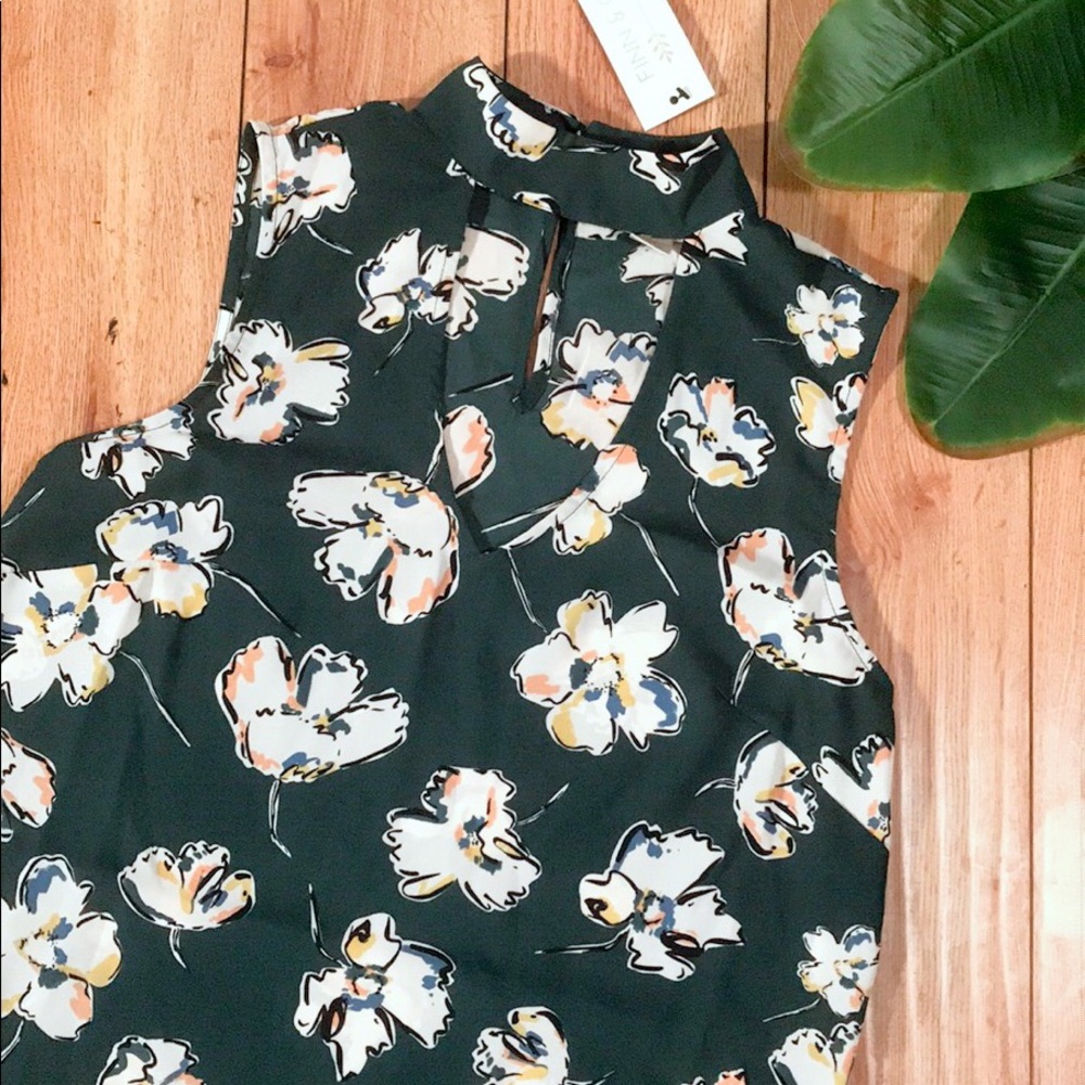 NWT Finn & Grace Dark Green Floral Sleeveless Top